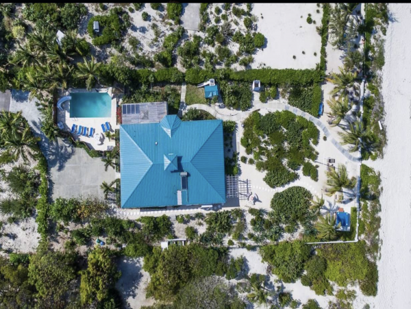 Turtle Cove Area villa with hot tub and private freshwater pool